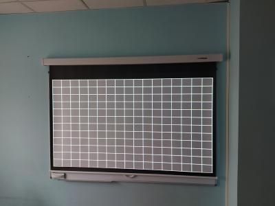 Установка проектора и экрана в Академии языка